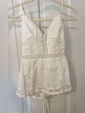 Audrey Parks Francesca’s White Lace Trim Linen Top